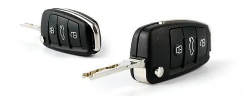Dos llaves de coche con mando listas para entregar al cliente