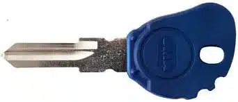 Llave de moto con la cabeza de plástico azul, lista para copiar