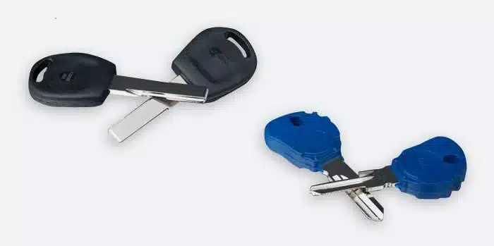 Llaves de Volkswagen sin cortar, dos en negro y dos en azul, listas para mecanizar